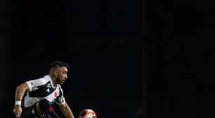 Sob forte chuva Vasco vence o Maricá e segue único invicto no Carioca