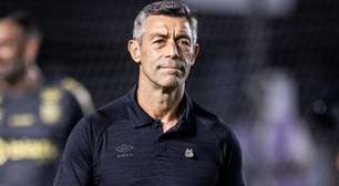 Santos tem treino interrompido por torcedores com rojões e cobrança a técnico