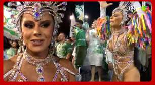 Viviane Araújo 'espanta' a chuva em desfile técnico da Mancha Verde