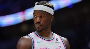 Torcedor informa banco do Miami Heat no meio da partida sobre troca de Jimmy Butler; veja vídeo