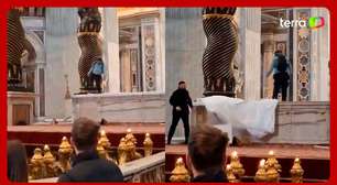 Homem sobe em altar da Basílica de São Pedro, depreda candelabros e é preso no Vaticano