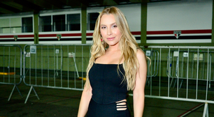 Preto e brilho: veja looks de Carla Diaz e + no show da Shakira