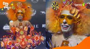 Adriane Galisteu vai ao Baile da Vogue fantasiada de Rainha do Pirulito