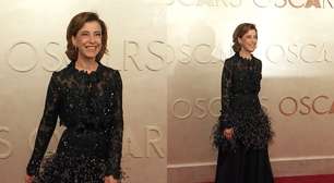 É do Brasil! Fernanda Torres é ovacionada por fotógrafos ao chegar no Oscar e exibe look