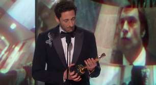 Com mensagem sobre guerra e exclusão social, Adrien Brody faz discurso de agradecimento ao Oscar