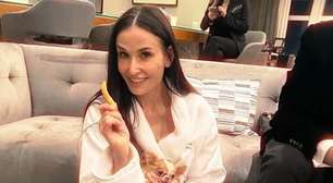 Com muita batata frita! Filha mostra como Demi Moore 'superou' derrota no Oscar; veja