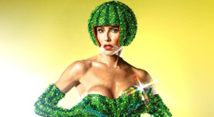 De frutas ao brilhante: veja os looks de Deborah Secco durante o carnaval