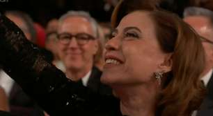 Fernanda Torres se emociona, abraça Walter Salles e se declara após Oscar inédito para o Brasil