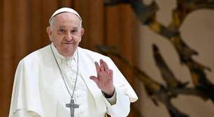Com voz frágil e ofegante, papa Francisco envia áudio a fiéis agradecendo orações