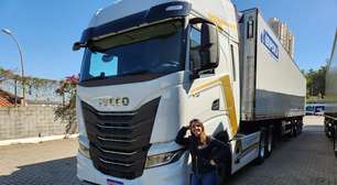 Mulheres que pilotam ônibus e caminhões podem aliviar crise