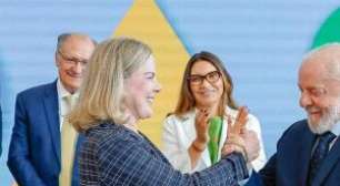 Gleisi Hoffmann defende Lula após ser chamada de "mulher bonita" na articulação pelo presidente