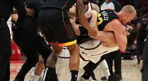 Briga na NBA entre pivôs acaba com ambos expulsos de quadra