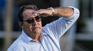 "Aqui não vai jogar"; Pedrinho manda embora do Cruzeiro e meio campista vai jogar a Série B
