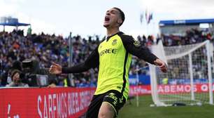 Antony aponta falta de sol como fator para baixo rendimento no Manchester United