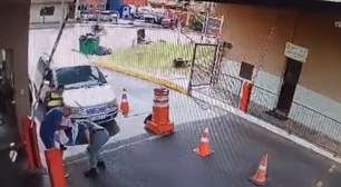 Vídeo:PM de Canoas age rápido e salva recém-nascida engasgada
