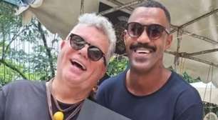 Novinho? Milton Cunha aproveita passeio de barco com o namorado em Belém