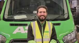 Entregador é homenageado após salvar vida de cliente que estava desacordada em casa