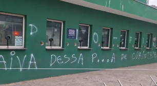 Muro do Allianz Parque amanhece pichado após derrota do Palmeiras para o Corinthians; veja