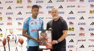 Bruno Henrique se emociona em homenagem do Flamengo: "Eu consegui, eu venci"