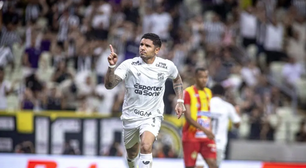 Ceará vence e encosta na liderança do grupo B