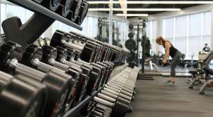 Mulher de 45 anos morre ao cair do 2º andar de academia durante exercício