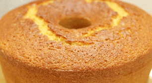 Bolo Caçarola de Laranja Um bolo fofinho e delicioso para alegrar o lanche da tarde