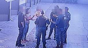 Absurdo! Mulher é flagrada em motel com dois homens e o filho de 2 anos