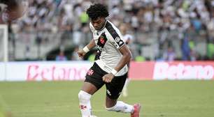 Erro inusitado de jogador do Vasco Sub-20 viraliza e muda rumo de partida; confira o lance