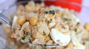 Que tal experimentar essa salada de atum deliciosa no seu almoço de semana santa