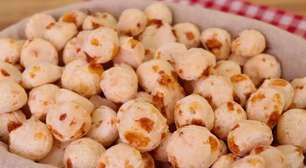 Biscoito de polvilho com queijo que rende bastante perfeito para o café da manhã