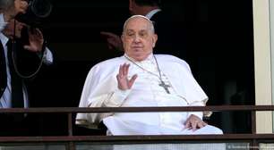 Papa Francisco recebe alta e deixa o hospital