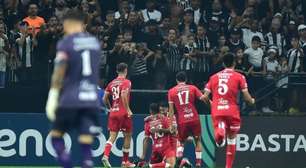 Corinthians perde para o Huracán em estreia na Sul-Americana