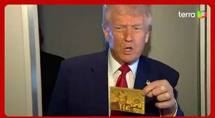 Trump mostra primeiro "Gold Card" e diz ser o primeiro comprador; cartão dá direito à cidadania americana