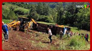 Ônibus com estudantes da UFSM cai em ribanceira no Vale do Taquari (RS)