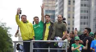 Moraes autoriza Bolsonaro a receber novamente visitas dos filhos Carlos e Renan; Flávio segue vetado