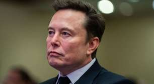 Elon Musk chama conselheiro de Trump de 'imbecil' em nova troca de farpas sobre tarifas comerciais