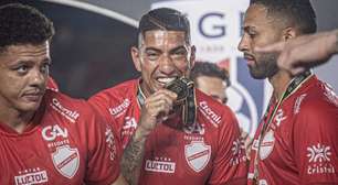 Campeão Mundial, Ralf é premiado no Vila Nova após título e surpreende: "Vai ganhar"