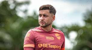 Campeão com o Vila Nova, João Vieira 'bate o martelo' e faz promessa para torcida: "Novamente"