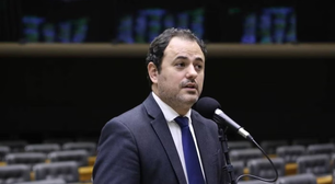 Glauber Braga suspende greve de fome após firmar acordo na Câmara