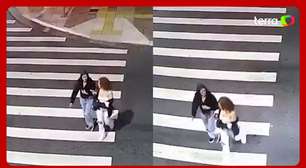 Vídeo mostra o momento em que jovens são atropeladas por carro em faixa de pedestre em SP