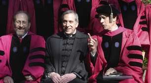 Conheça Alan Garner, o presidente de Harvard que enfrentou a ingerência de Trump nas universidades