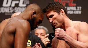 Chael Sonnen revela comportamento estranho de Jon Jones antes de luta: 'Não suava nem um pouco'