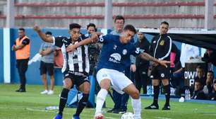 Na Copa Argentina, árbitro comete erro crasso em recuo de bola