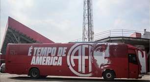 America-RJ lança ônibus com imagem de Romário, seu presidente