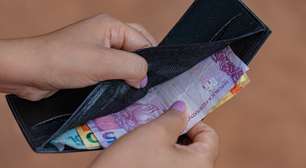 Aposentados ficam de fora do 13º salário pago em abril e só recebem em maio; procure o seu nome