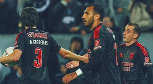 Benfica vence Guimarães, fora de casa, e cola no líder Sporting