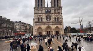 Catedral de Notre-Dame recebe fiéis na Páscoa e tem falsa ameaça de atentado