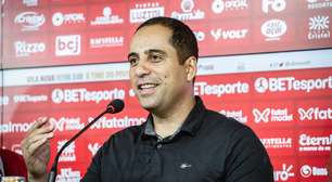 Presidente Hugo Jorge Bravo do Vila Nova cobra jogadores e ganha destaque: "Caráter"