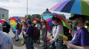 Suprema Corte dos EUA examina iniciativa de famílias contra livros com conteúdo LGBTQIA+