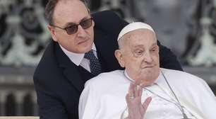 O 'anjo da guarda' de Papa Francisco: quem é o enfermeiro Massimiliano Strappetti, que acompanhou o religioso até o último suspiro?